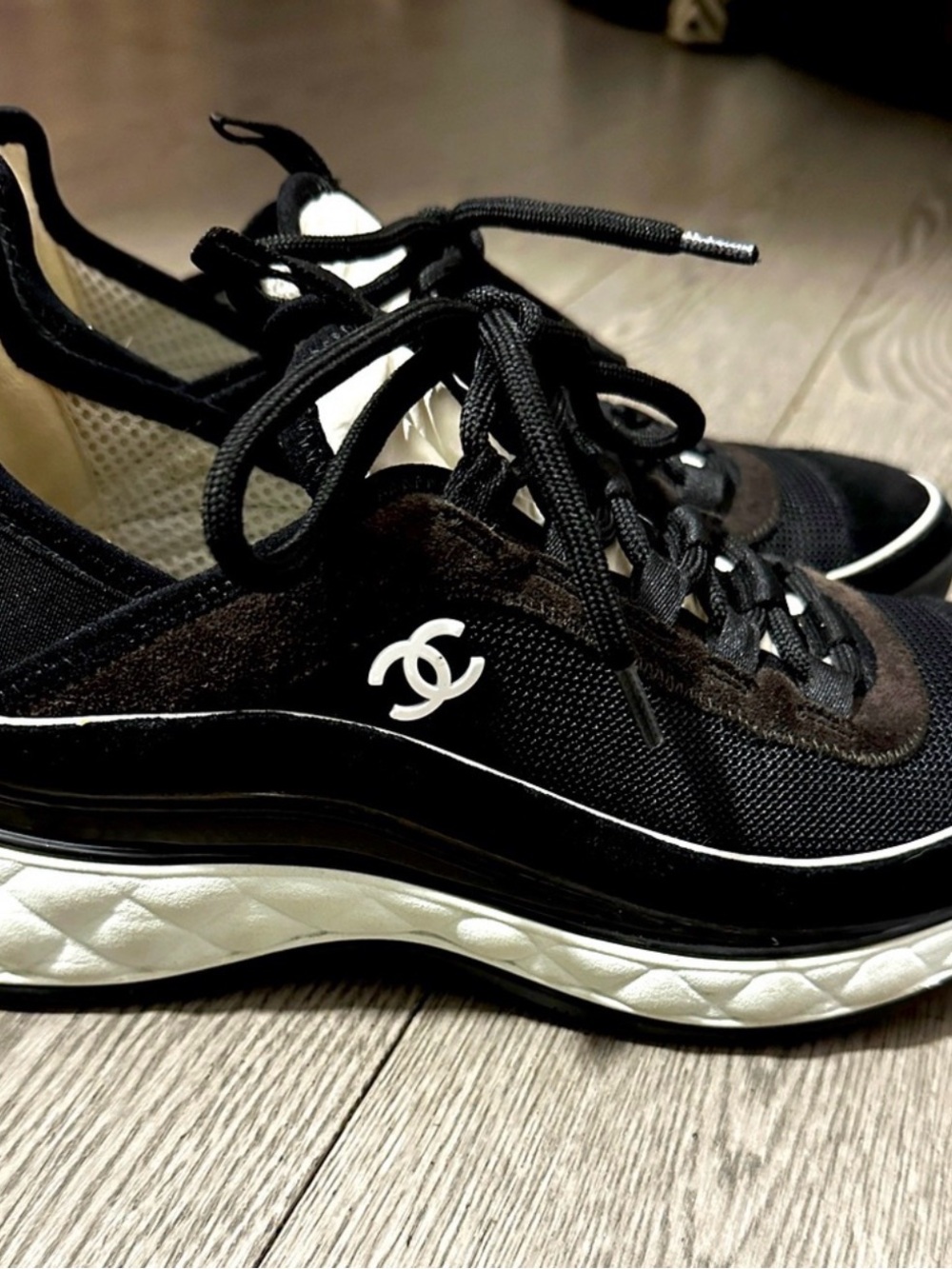 CHANEL Black and White Trainers Sneakers AUTHENTIC euro 39